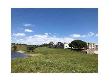 8 Bed Farmhouse for sale