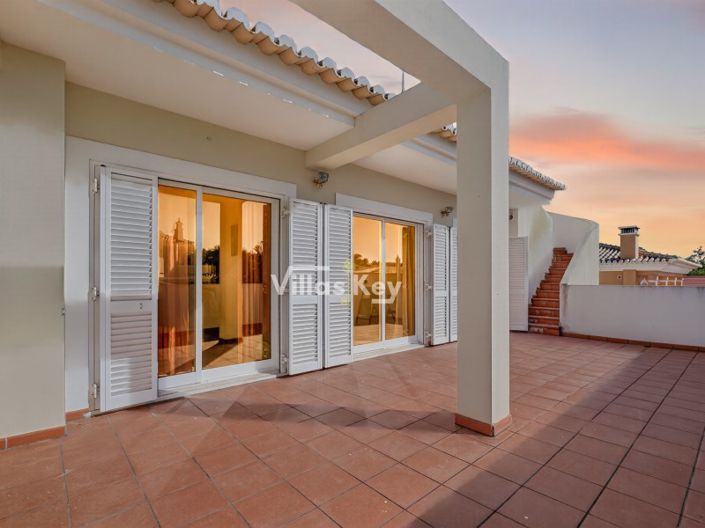 Image No.25-4 Bed House for sale