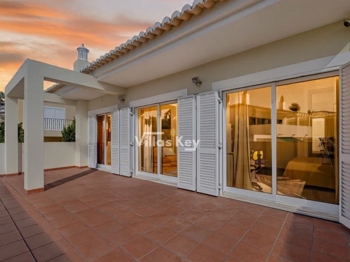 Image No.26-4 Bed House for sale