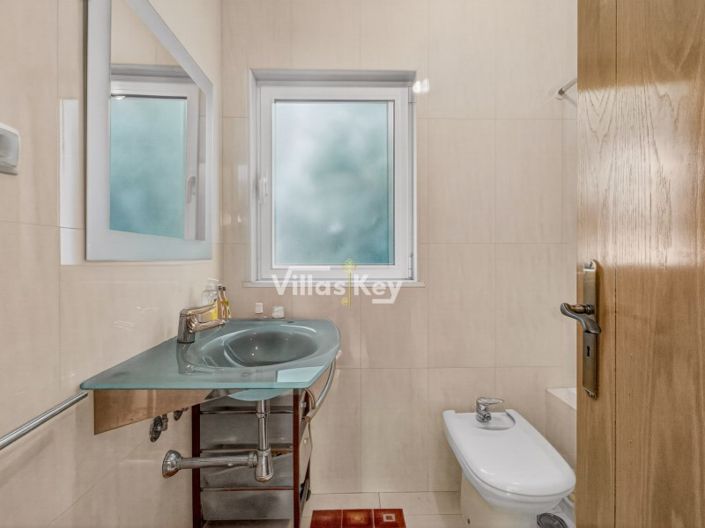 Image No.28-4 Bed House for sale