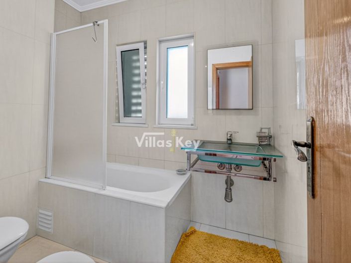 Image No.29-4 Bed House for sale