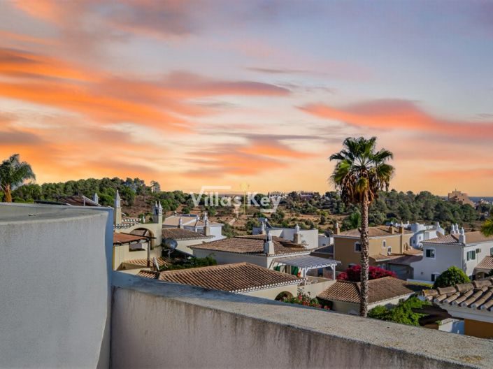 Image No.37-4 Bed House for sale