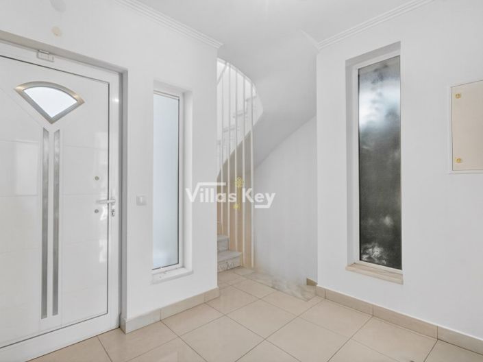 Image No.4-4 Bed House for sale