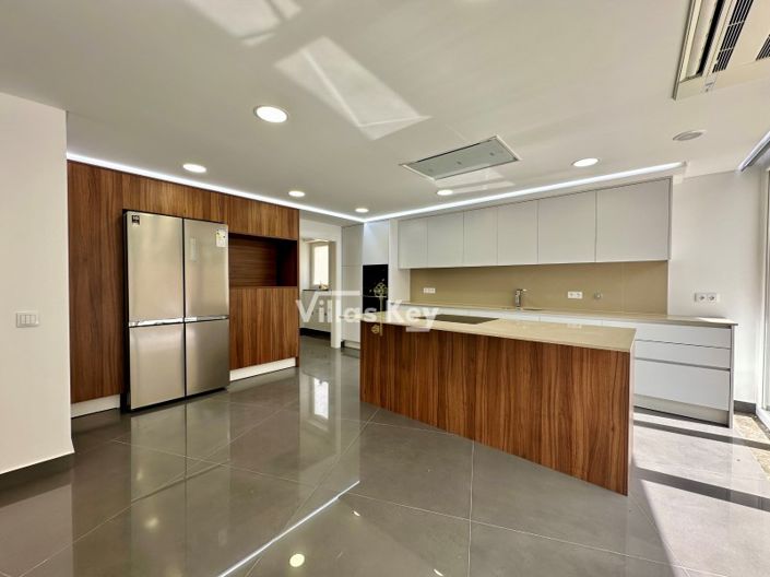 Image No.22-4 Bed House for sale