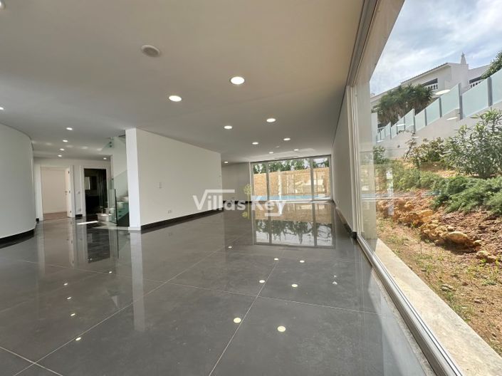 Image No.36-4 Bed House for sale