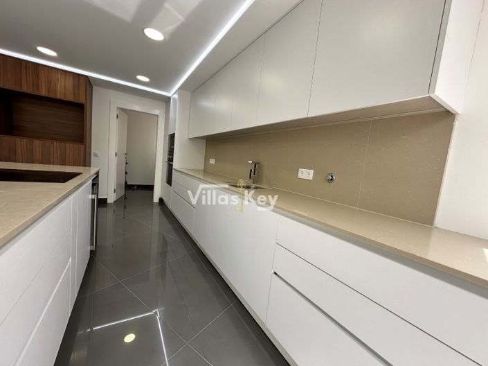 Image No.7-4 Bed House for sale