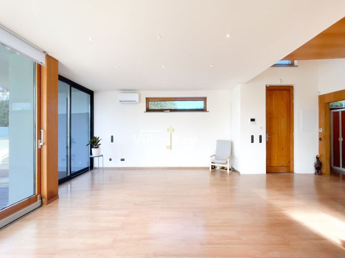 Image No.6-3 Bed House for sale