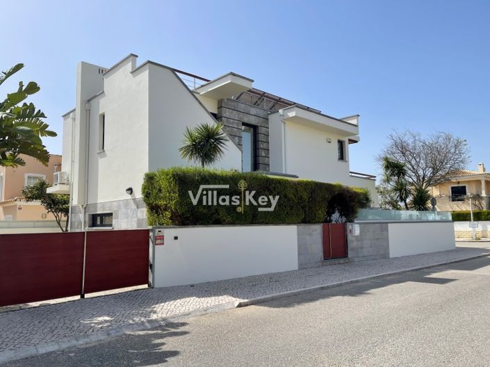 Image No.4-3 Bed House for sale