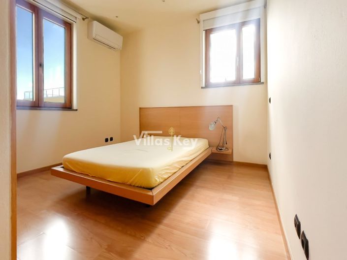 Image No.17-3 Bed House for sale