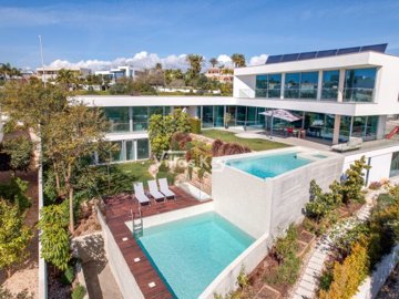 1 - Lagos, House