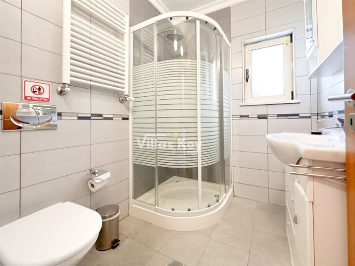 Image No.15-4 Bed House for sale