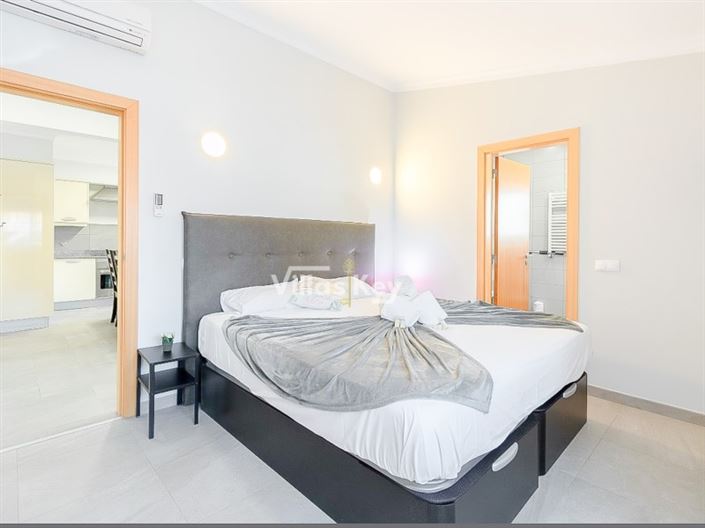 Image No.17-4 Bed House for sale