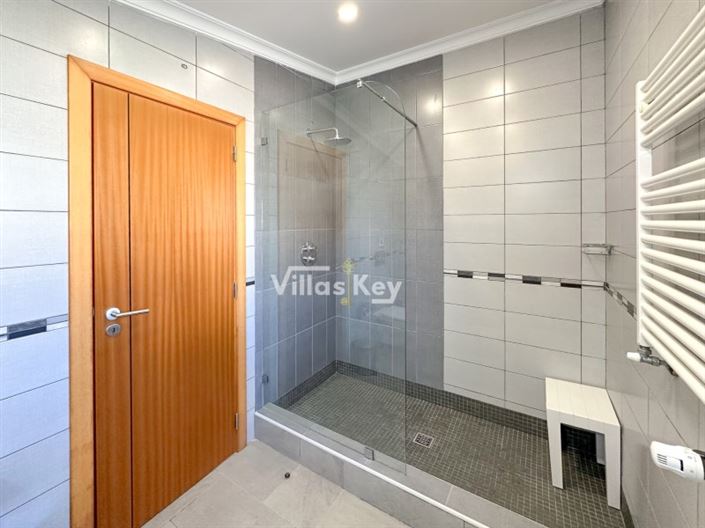 Image No.19-4 Bed House for sale