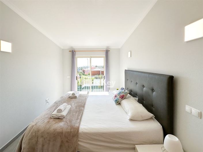 Image No.20-4 Bed House for sale