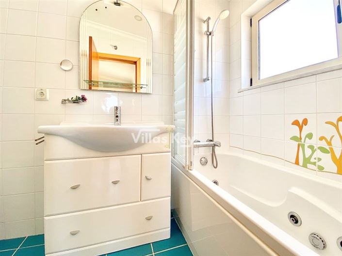 Image No.24-4 Bed House for sale