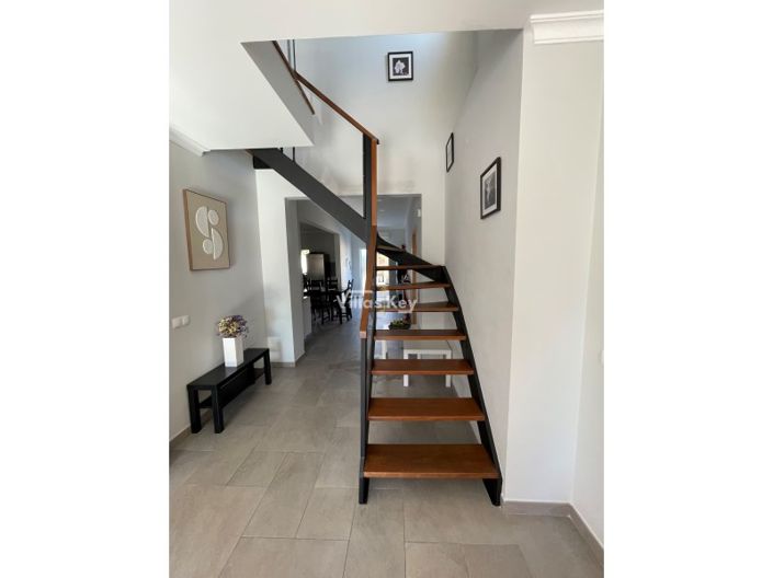 Image No.7-4 Bed House for sale