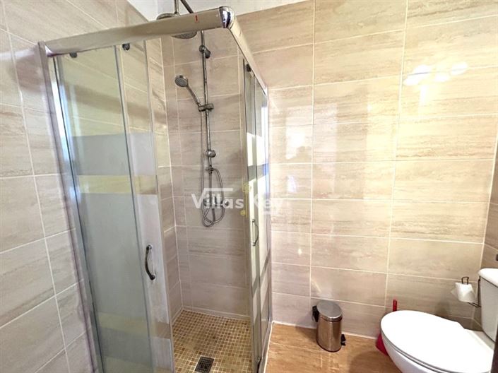 Image No.20-5 Bed House for sale