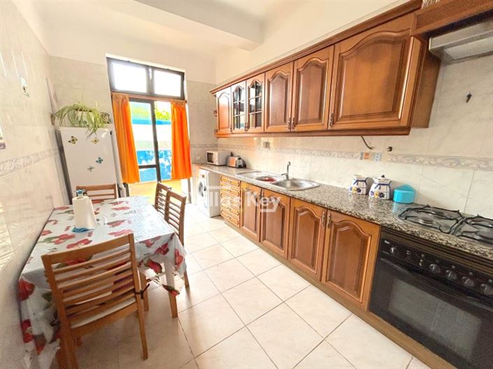 Image No.5-5 Bed House for sale