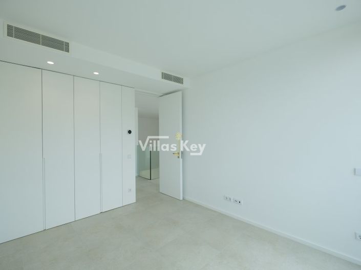 Image No.19-3 Bed House for sale