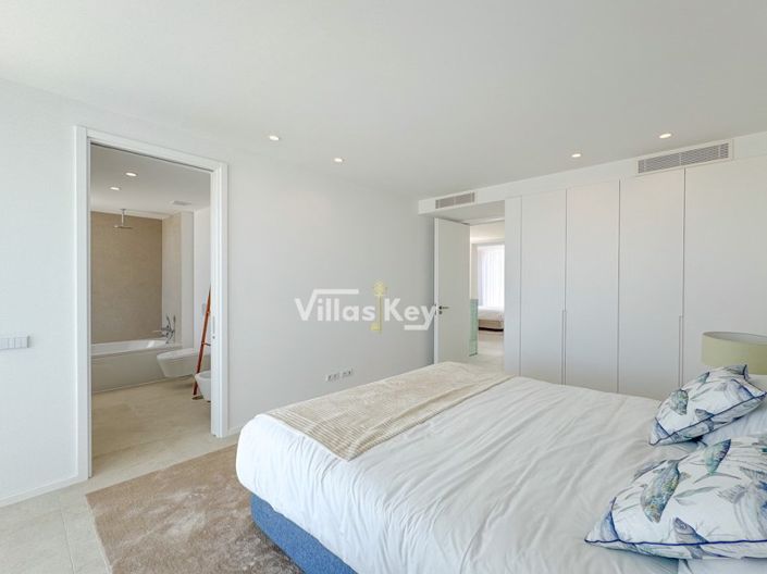 Image No.12-3 Bed House for sale