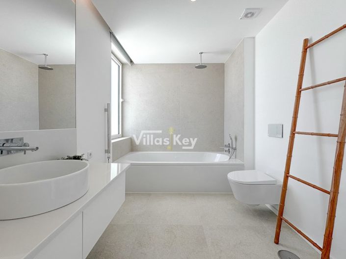 Image No.14-3 Bed House for sale