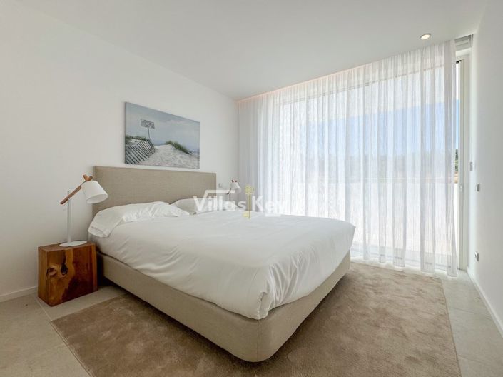 Image No.17-3 Bed House for sale