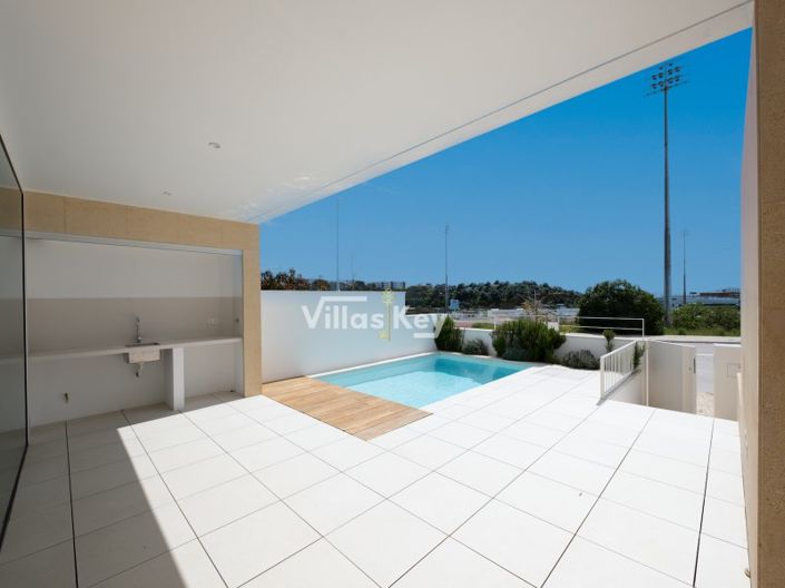 Image No.10-3 Bed House for sale