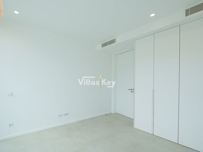 Image No.20-3 Bed House for sale