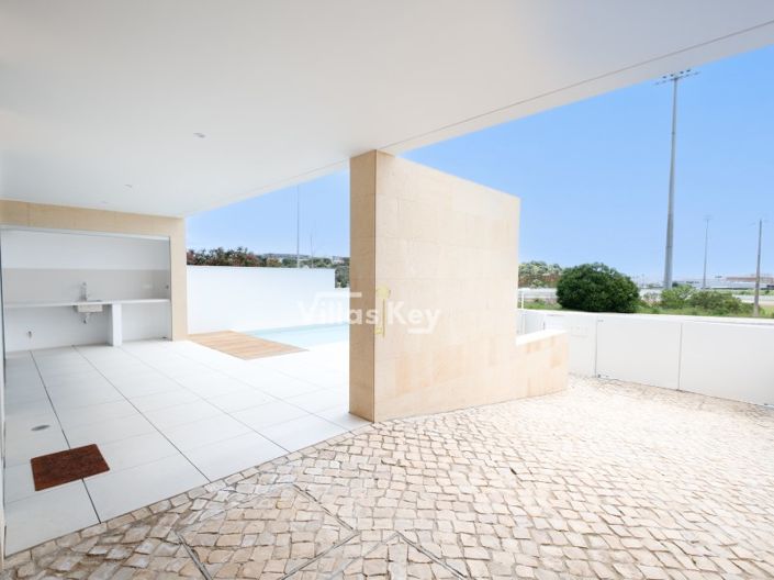 Image No.8-3 Bed House for sale