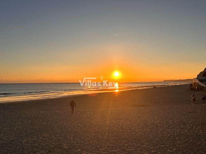 Image No.11-3 Bed House for sale