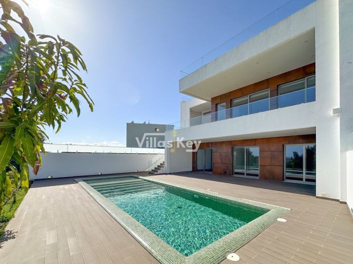 Image No.1-3 Bed Villa for sale