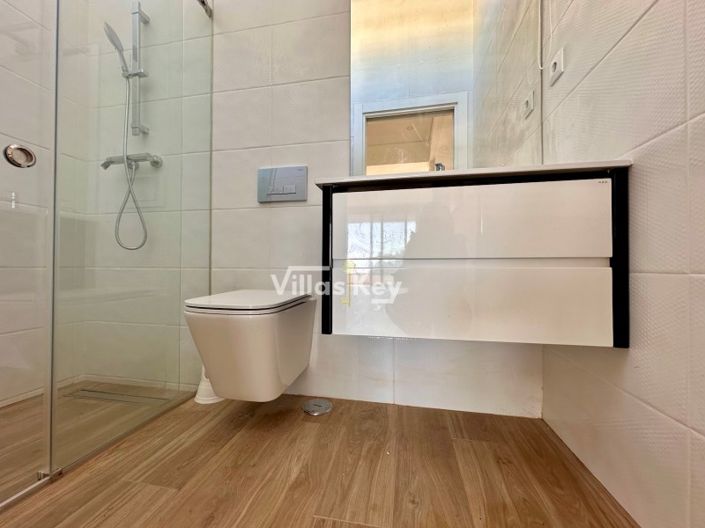 Image No.10-3 Bed Villa for sale