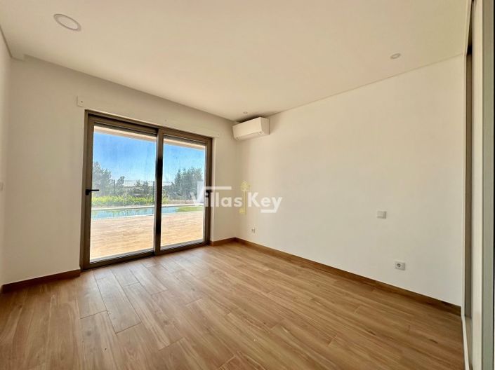 Image No.20-3 Bed Villa for sale