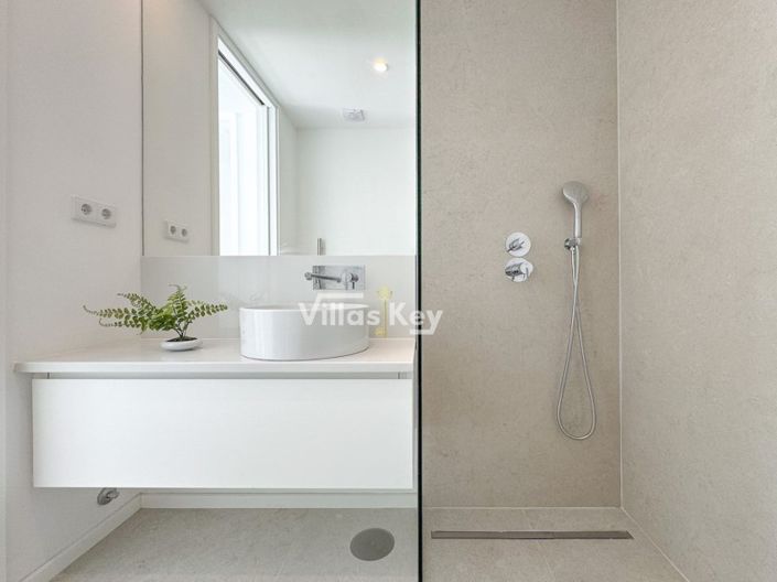 Image No.23-3 Bed House for sale