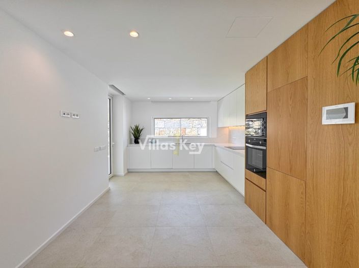 Image No.7-3 Bed House for sale