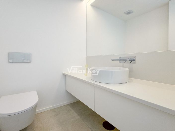 Image No.9-3 Bed House for sale