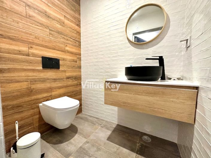 Image No.15-5 Bed House for sale