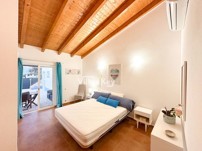 Image No.15-3 Bed House for sale