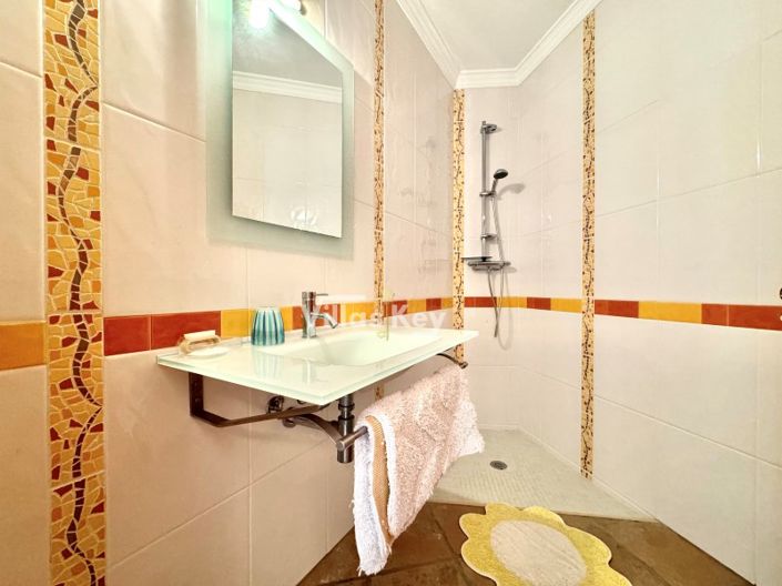 Image No.26-3 Bed House for sale