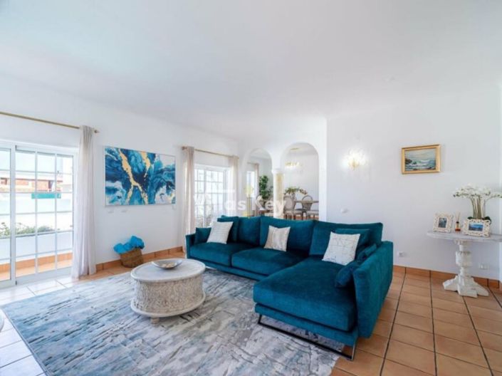 Image No.21-3 Bed House for sale