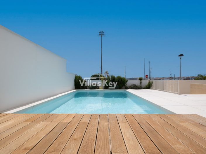 Image No.10-3 Bed House for sale