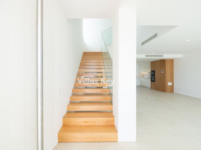 Image No.12-3 Bed House for sale