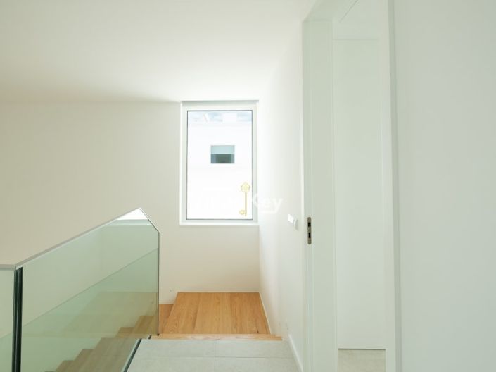 Image No.13-3 Bed House for sale