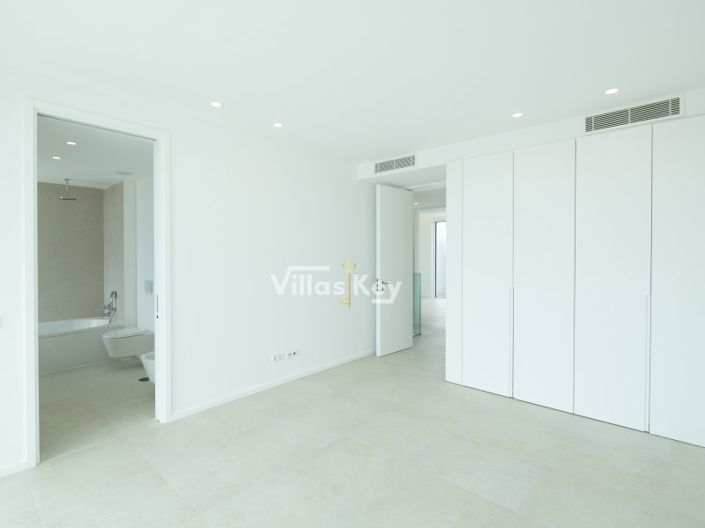 Image No.15-3 Bed House for sale