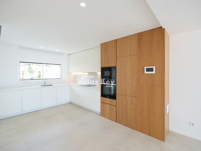 Image No.5-3 Bed House for sale