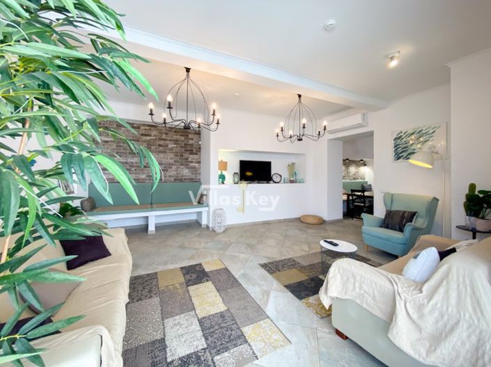 Image No.10-7 Bed House for sale