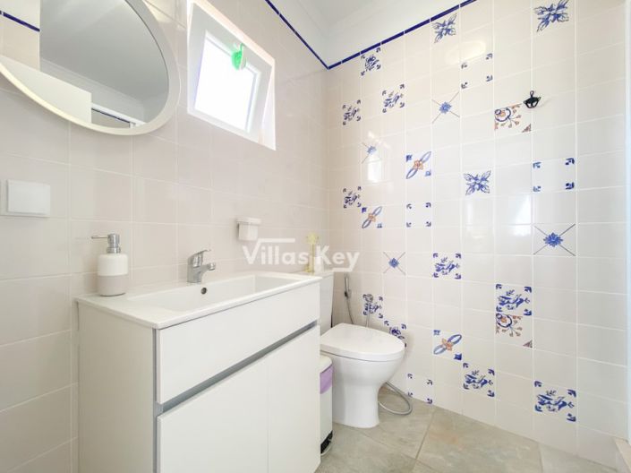 Image No.16-7 Bed House for sale