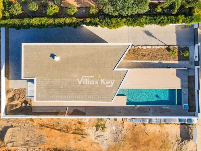 Image No.18-3 Bed House for sale