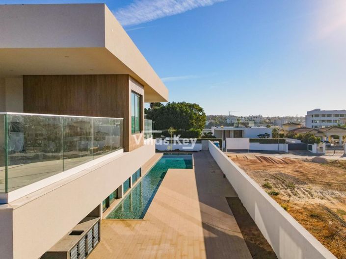 Image No.6-3 Bed House for sale