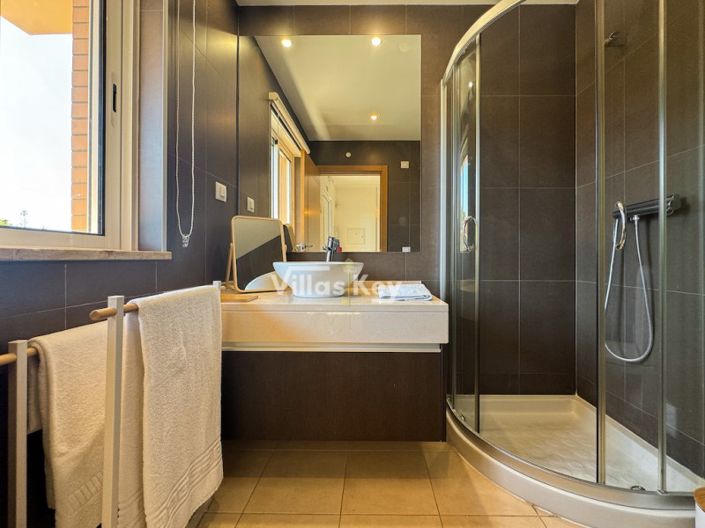 Image No.33-3 Bed House for sale